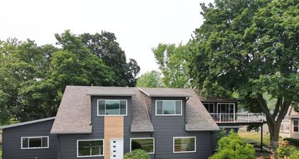 New Renovation! Gorgeous Lake Views! Outdoor Hot Tub, Huge open concept rooms!
