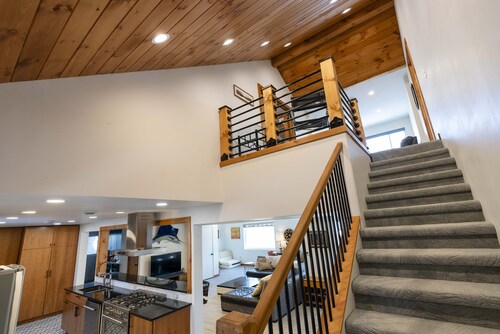 New Renovation!  Gorgeous Lake Views!  Outdoor Hot Tub, Huge open concept rooms!