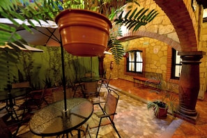 Outdoor dining - Hotel Santa Irene (San Pedro Cholula)