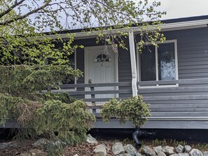 Exterior detail - Raspberry Retreat - Recently remodeled apartment in a quiet neighborhood (Anchorage)