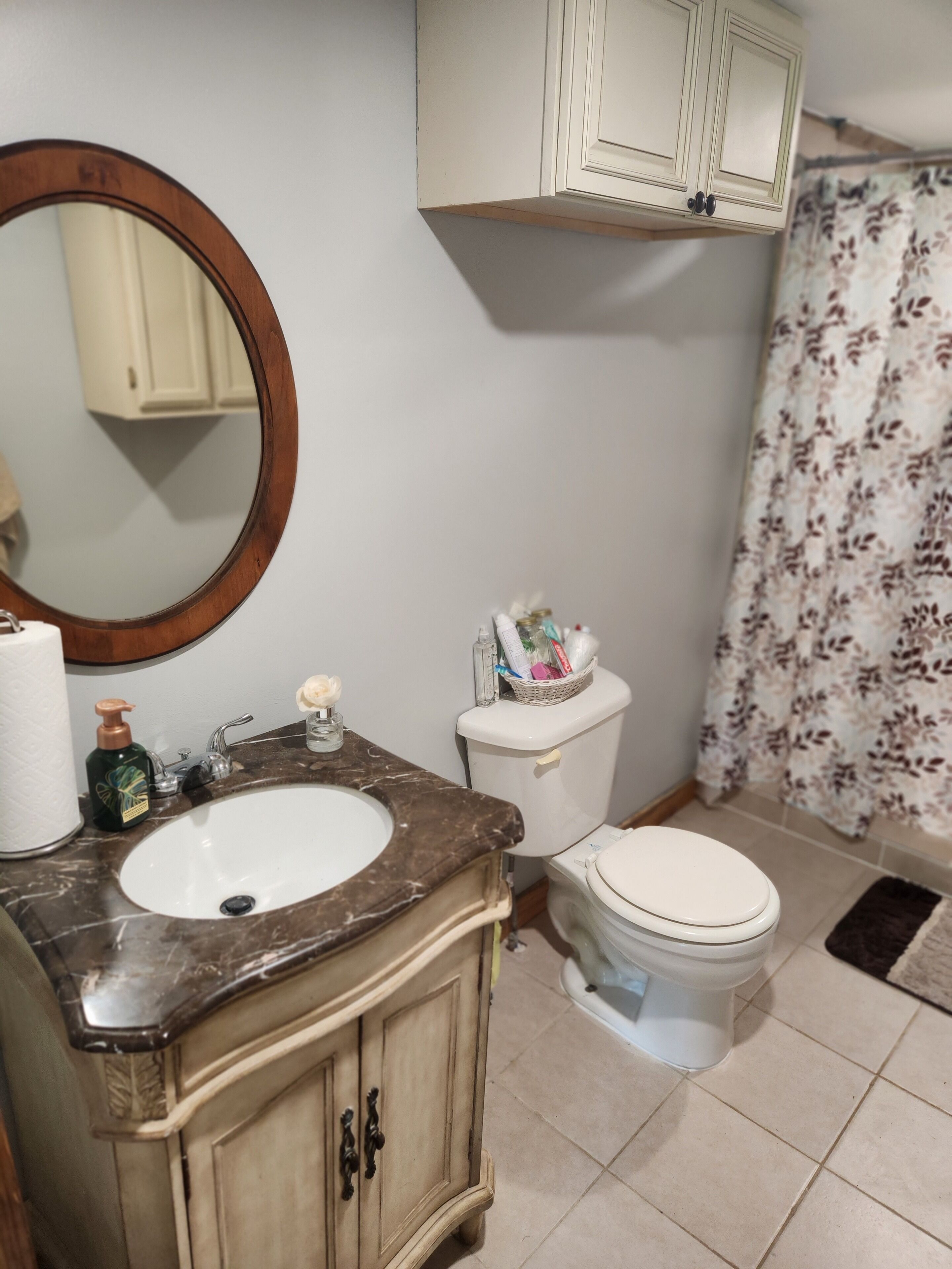 Hårtork, handdukar, tvål och toalettpapper