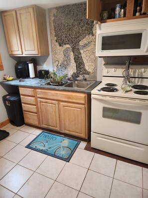 Refrigerador, microondas, horno, placa de cocina