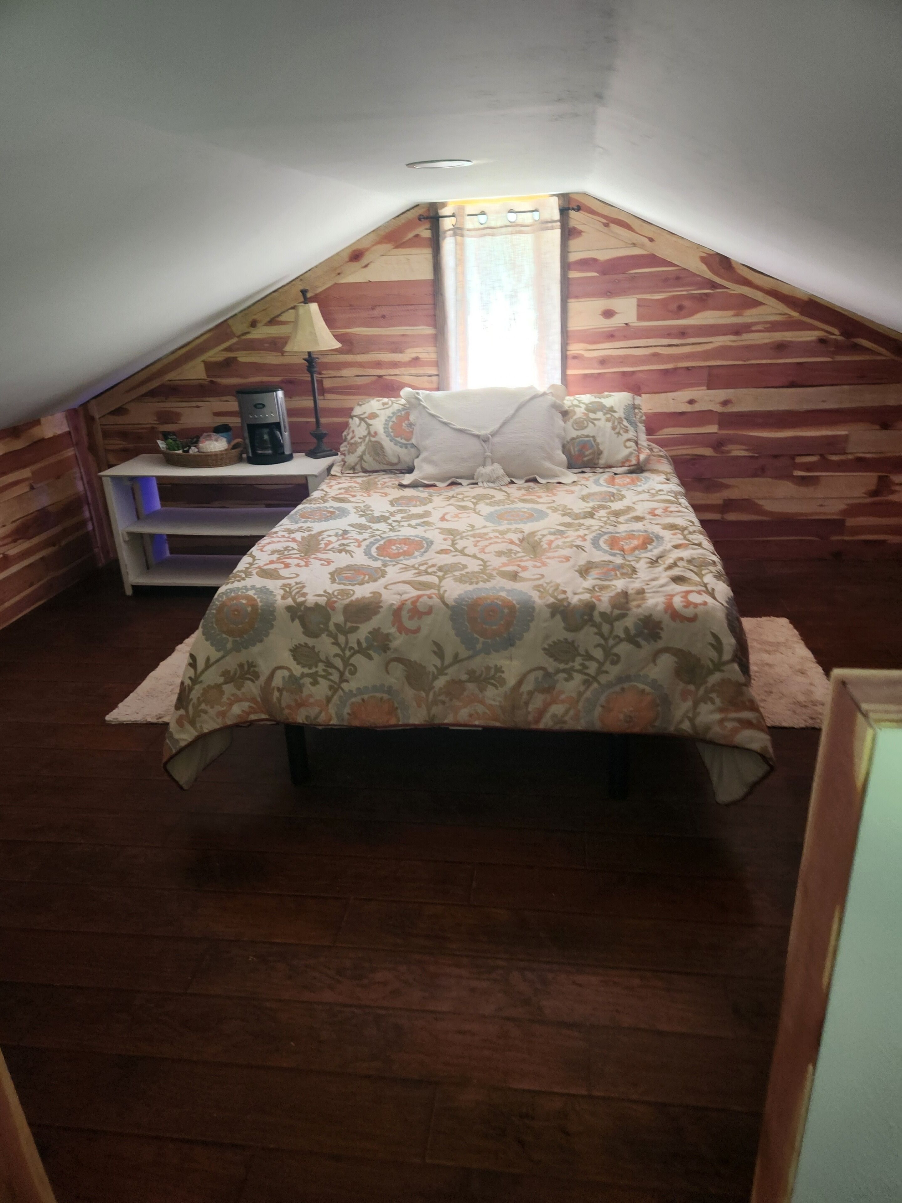 1 slaapkamer, een strijkplank/strijkijzer, beddengoed