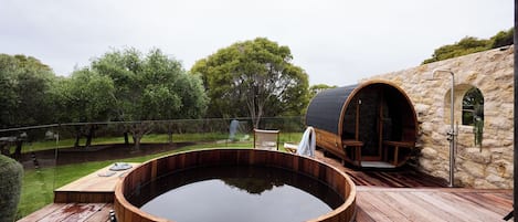Outdoor spa tub