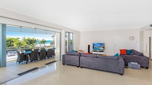 TV, DVD player, stereo - Terrace 4- Kingscliff Oceanfront (Kingscliff)