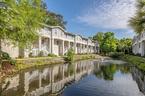 Exterior - Less than a Mile to the Beach! Community Pool. (Saint Simons Island)