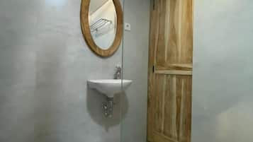Executive Kır Evi | Banyo | Hidro masaj duş başlığı, ücretsiz banyo/kozmetik ürünleri, bide, havlu