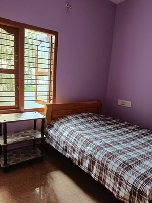 2 bedrooms, WiFi, bed sheets - Jeevithara (Hunsur)