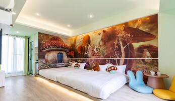 Elite Room, 2 Queen Beds, Non Smoking, Mountain View | 1 bedroom, minibar, individually furnished, laptop workspace