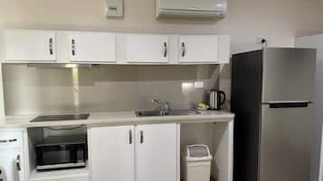 Standard Cabin (Family 1,2,3 Queen Bed 2 Single Beds) | Dapur peribadi | Peti sejuk/penyejuk beku saiz penuh, ketuhar gelombang mikro