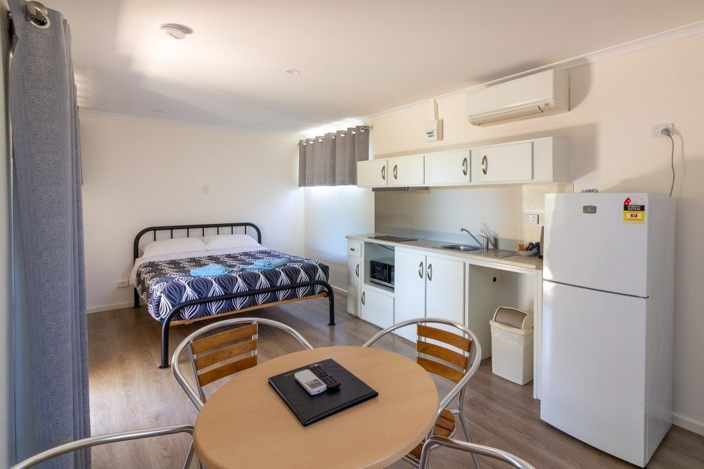 Cabaña estándar (Family 1,2,3 Queen Bed 2 Single Beds) | Decoración individual, mobiliario individual, escritorio
