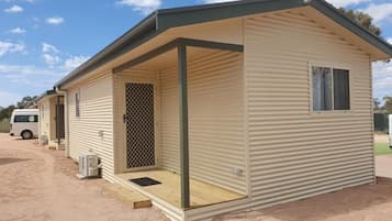 Deluxe 2 Bedroom Cabin 20,21,22