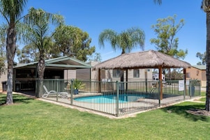 Piscina externa sazonal