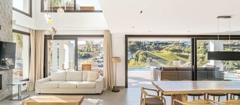 Villa El Paraiso | Gym Pool Lounge Cinema Parking