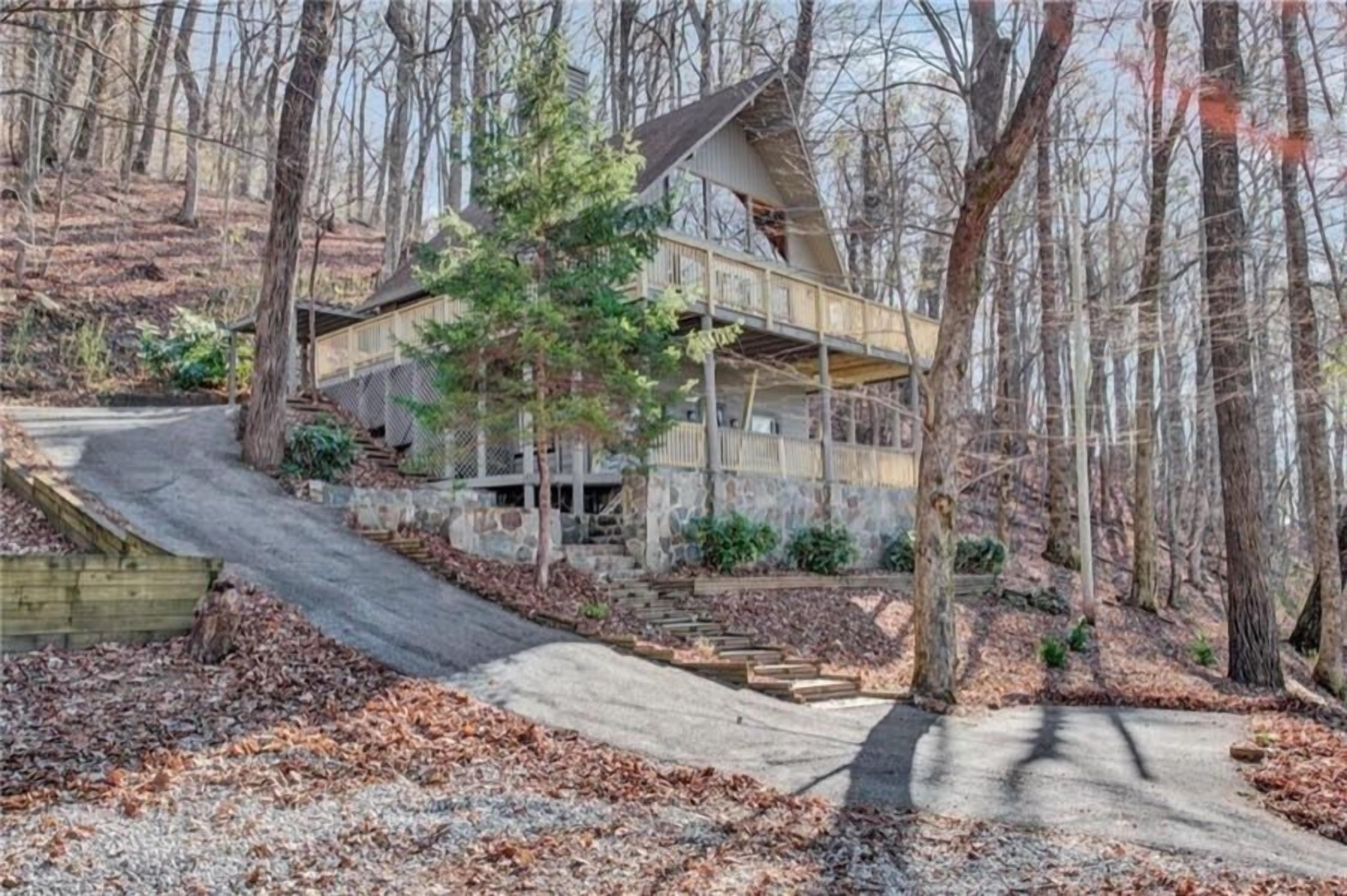 Serene Chalet Surrounded by Trees with Hot Tub & Resort Amenities
