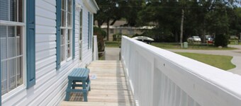 LULU 'S GET'AWAY!!! ONLY 2 MILES TO HOLDEN BEACH!!🏖