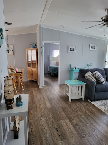 LULU 'S GET'AWAY!!! ONLY 2 MILES TO HOLDEN BEACH!!🏖