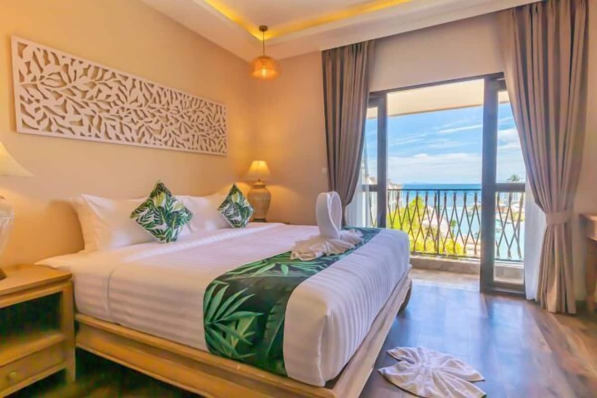 1 bedroom, free minibar items, in-room safe, individually furnished
