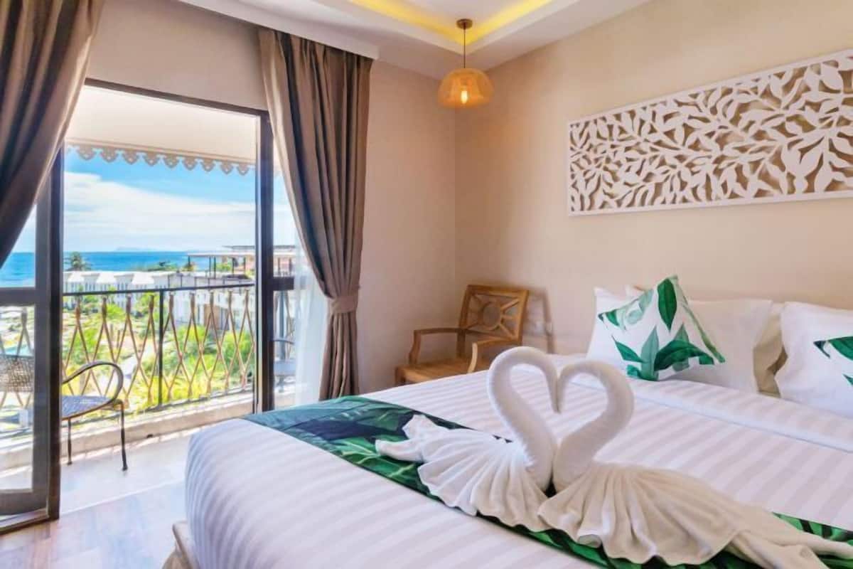 1 bedroom, free minibar items, in-room safe, individually furnished