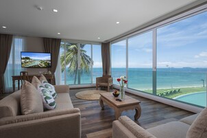 Suite Villa Sea View | 免费迷你吧物品、客房内保险箱、特色家居、办公桌