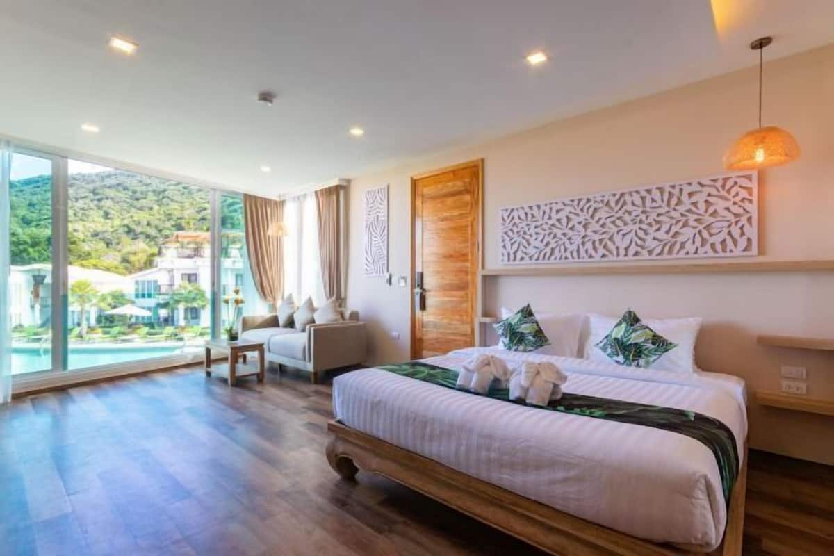 1 bedroom, free minibar items, in-room safe, individually furnished