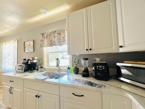 Private kitchen - Come see Fall Colors in the Country and take up some hiking at local state parks (Waldo)