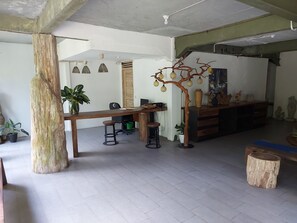 Meja sambut tetamu