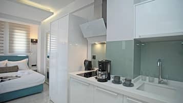 Double Room First Floor | 私人厨房 | 迷你冰箱、炉灶、电热水壶