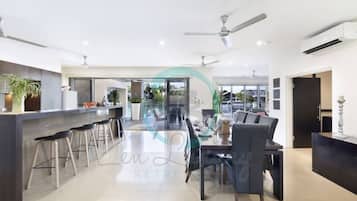 Presidential Villa | In-room dining