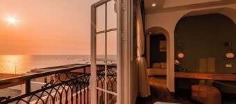 โลตัส โฮม ฮิลล์ไซด์