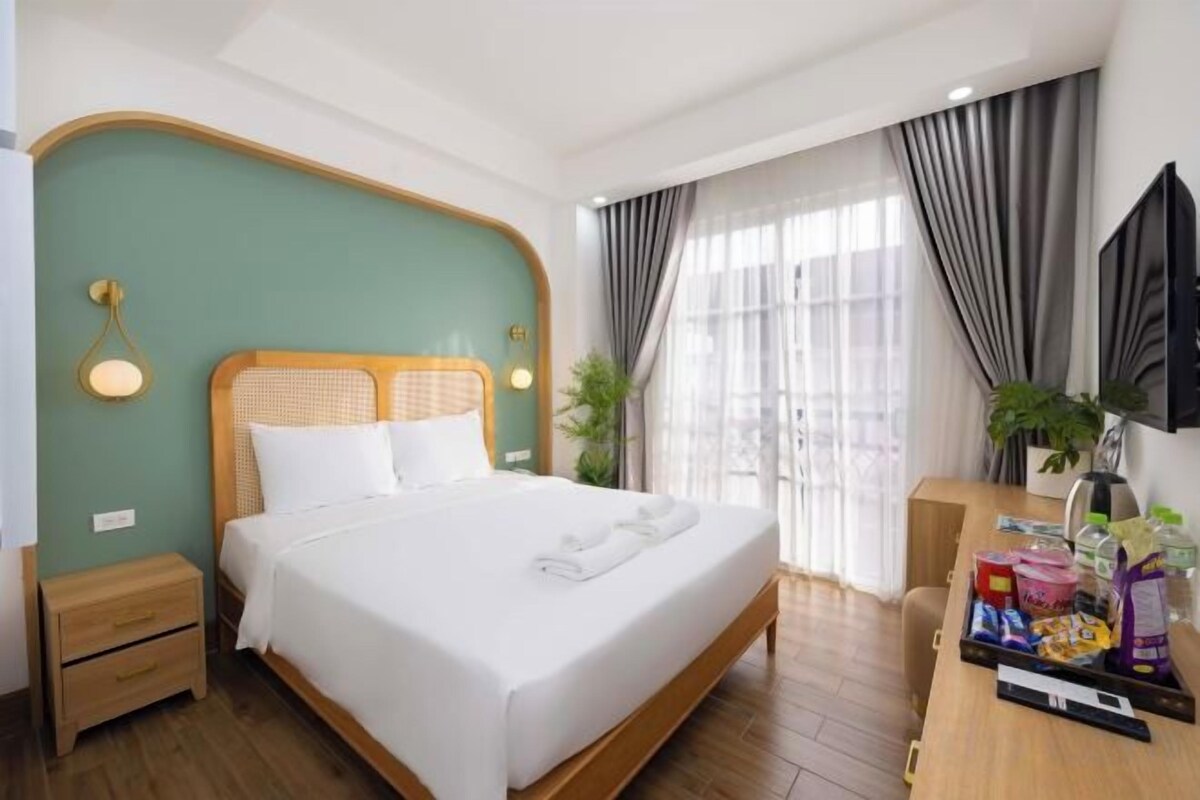 Queen Room With City View