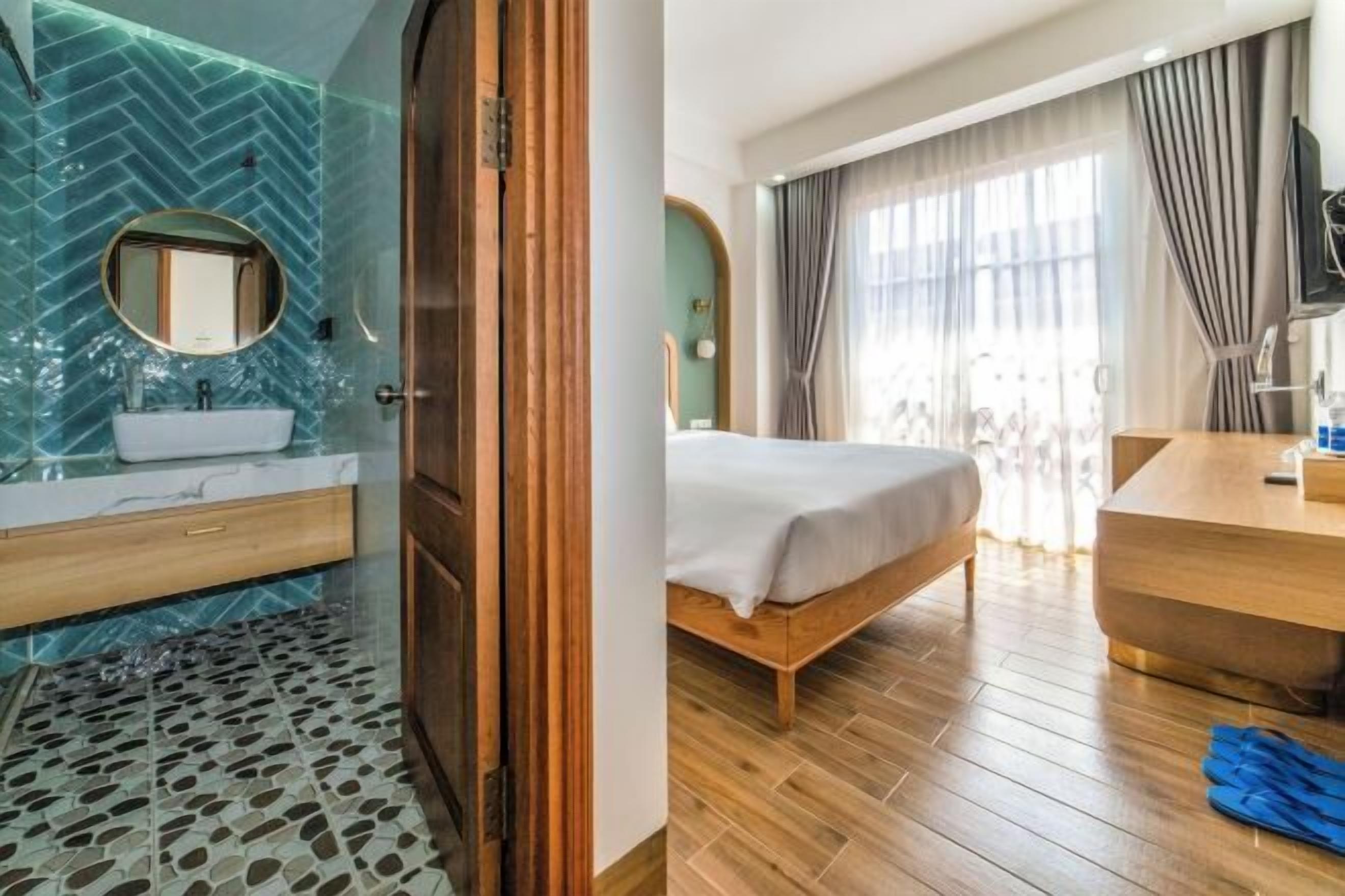 Minibar, in-room safe, individually decorated, individually furnished
