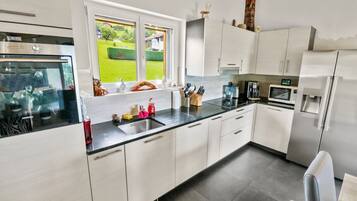 Kühlschrank, Ofen, Herdplatte, Geschirrspüler