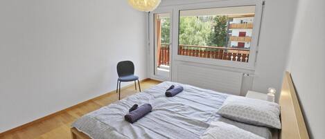 واي فاي مجانًا وملاءات أسرّة