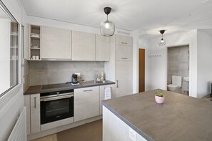 Fridge, microwave, oven, stovetop - Appartement central et confortable (Crans (VS))