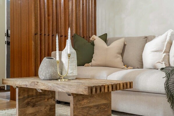 TV, offices - Bourbon | Retro Getaway | Sleeps 4 & Full Kitchen! (Drumheller)