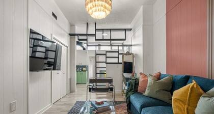 The Mango | Vibrant Oasis |Sleeps 4 | Downtown Fun