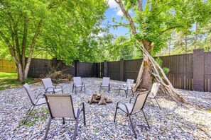 Property grounds - The Wexford French Chateau w/ Pool (Athens)