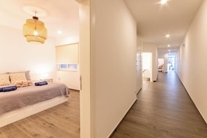 3 室のベッドルーム、セーフティボックス (室内)、アイロン / アイロン台、WiFi (無料)