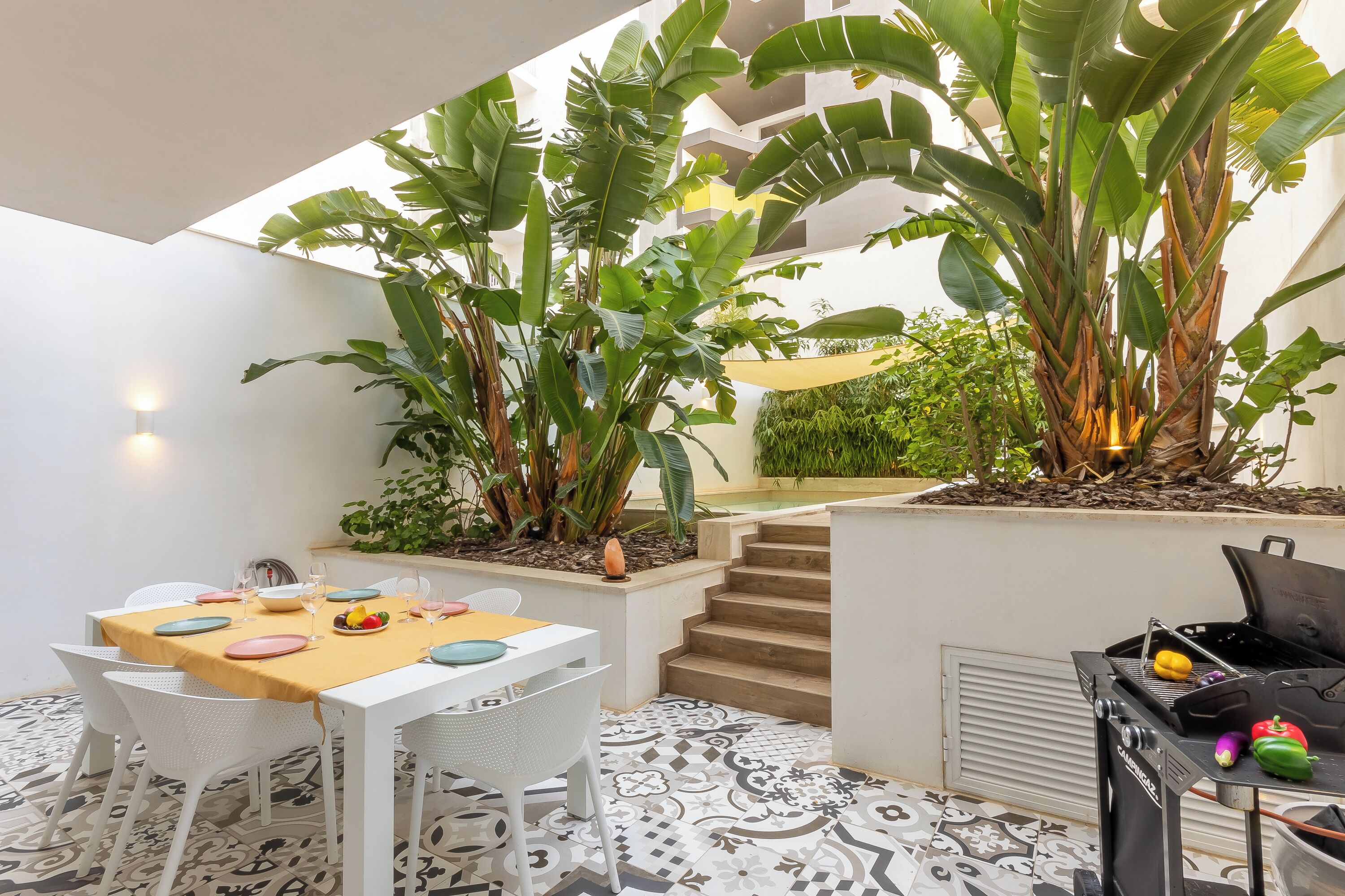 Family Apartment, Multiple Bedrooms, 2 Bathrooms (Modern Beautiful Pool And Sea Apt) | Outdoor dining