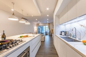 Tủ lạnh, lò vi sóng, lò nướng, bếp nấu