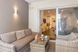 21-tums tv med kabelkanaler och en tv-spelskonsol