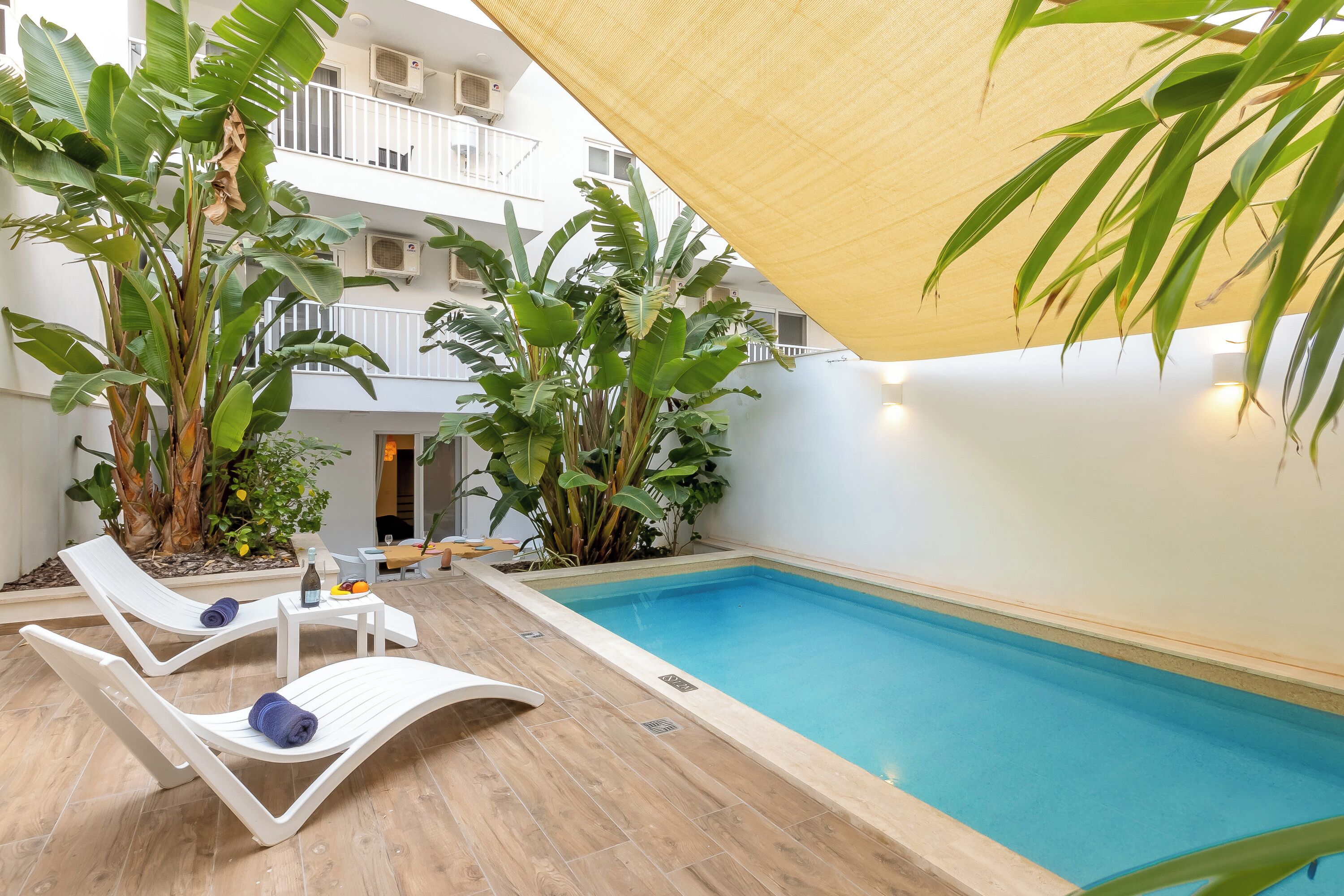 Familieleilighet, flere soverom, 2 bad (Modern Beautiful Pool And Sea Apt) | Basseng | Utendørsbasseng