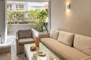 Family Apartment, 3 Bedrooms, 2 Bathrooms (Modern Beautiful Pool And Sea Apt) | Terrace/patio - Modern Beautiful Pool And Sea Apt Qawra (St. Paul's Bay)