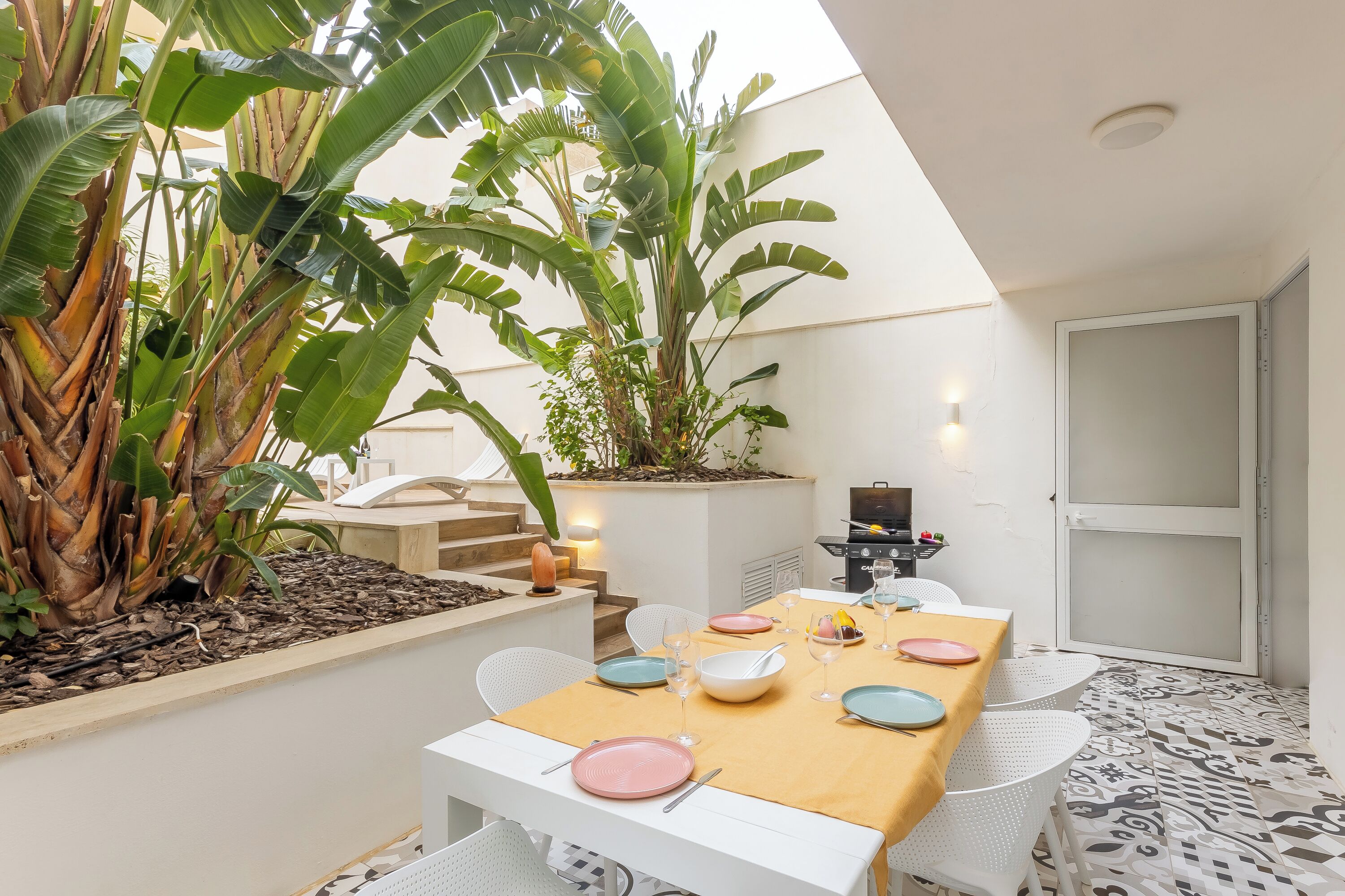Family Apartment, Multiple Bedrooms, 2 Bathrooms (Modern Beautiful Pool And Sea Apt) | Dining