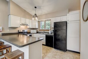 茶具/咖啡用具、冰箱、微波炉、烤箱