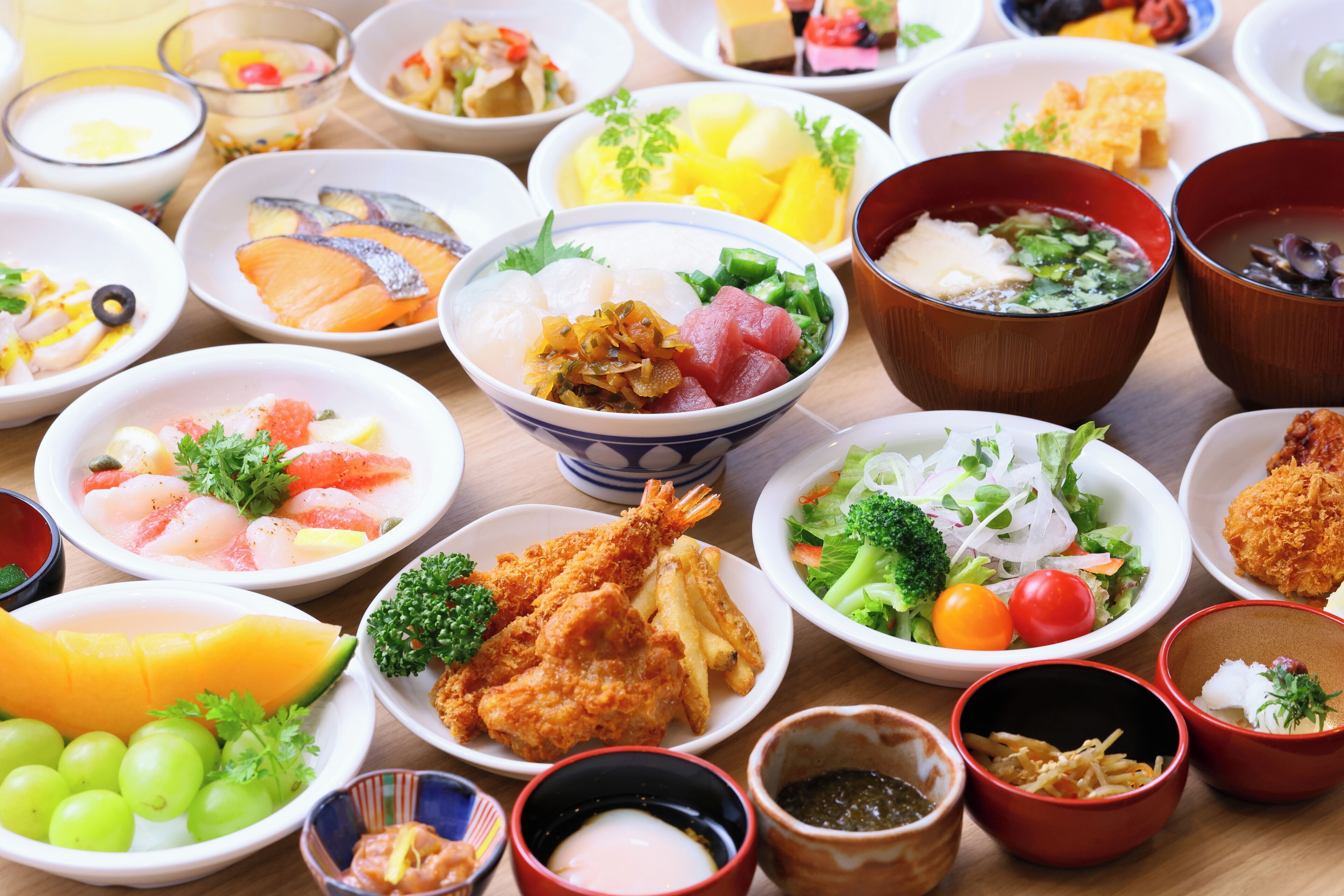 Daily buffet breakfast (JPY 2500 per person)