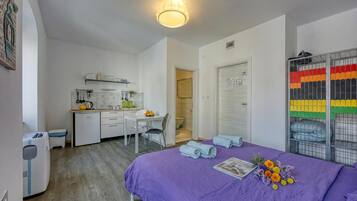 Estudio familiar, microondas (Starfish Studio Apartment) | Interior