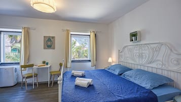 Family Studio (Blue Studio Apartment) | Free WiFi, bed sheets