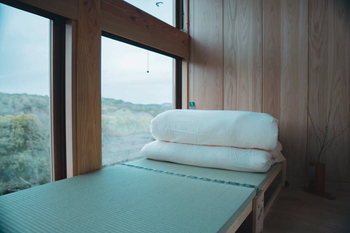 基础客房, 无烟房, 山景 (Meditation plan) | 1 多间卧室、办公桌、免费 WiFi、特色家居